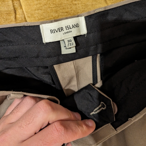 River Island tapered fit smart cargo pants - Picture 2 of 3